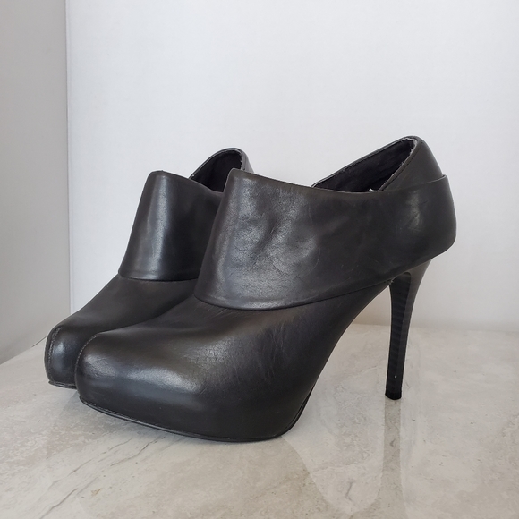 Fergie Ankle Booties 7.5 Black